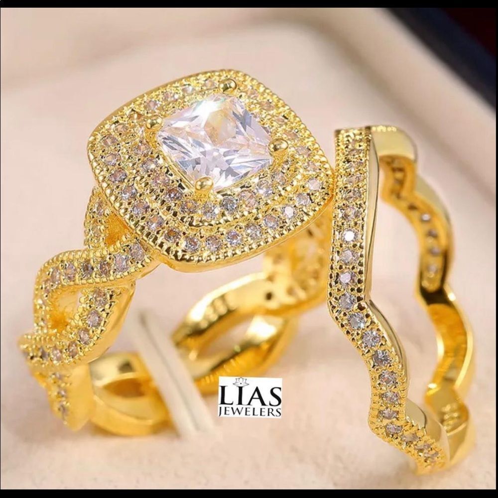 New 18k yellow gold wedding ring set